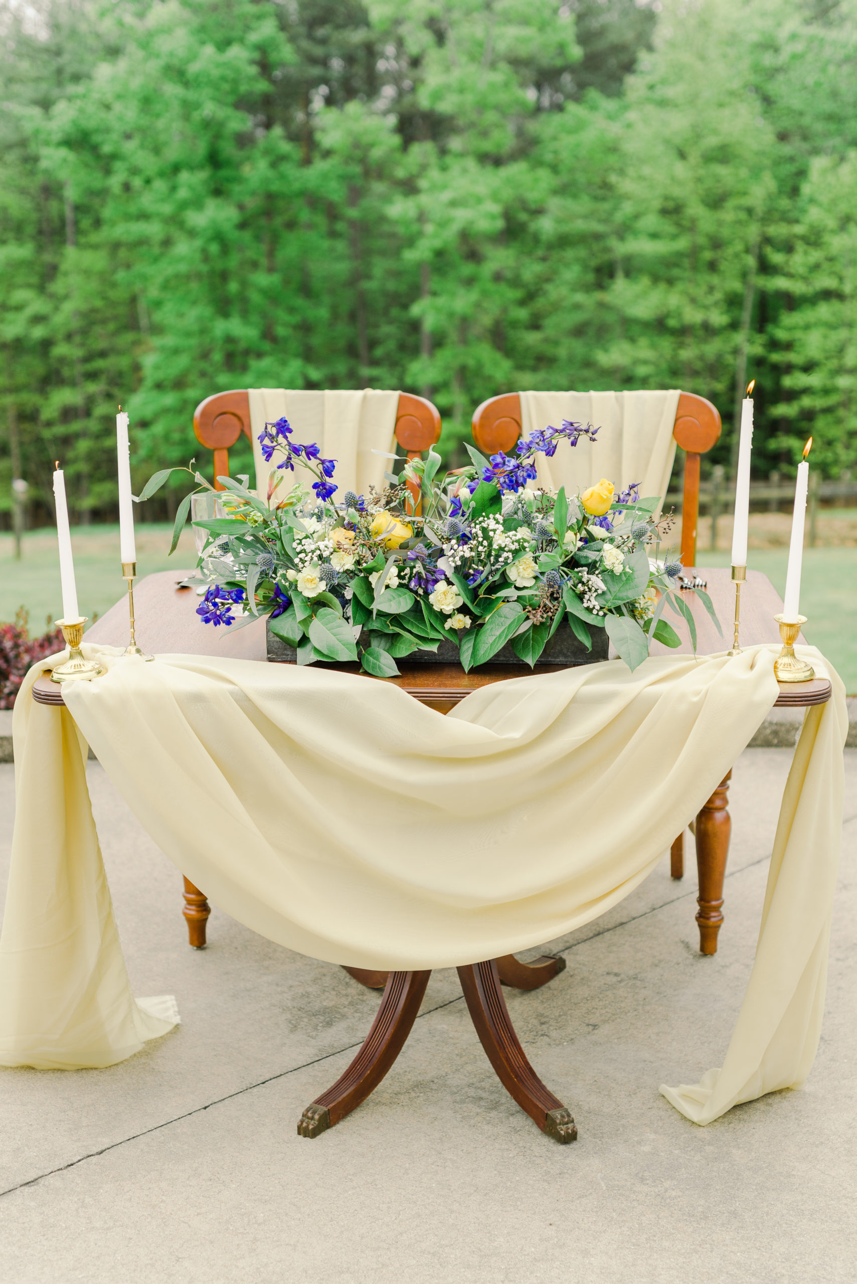 blue and yellow sweetheart tablescape