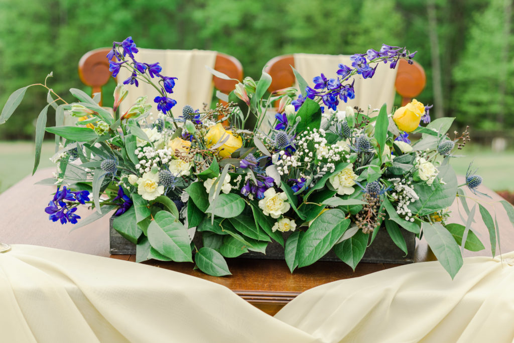 floral arrangement for sweetheart table