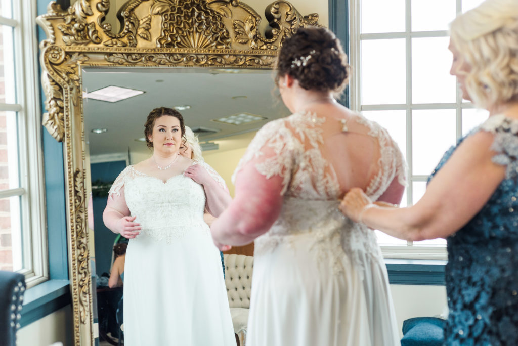 bride getting ready at the Osprey's at Belmont Bay, Woodbridge Virginia