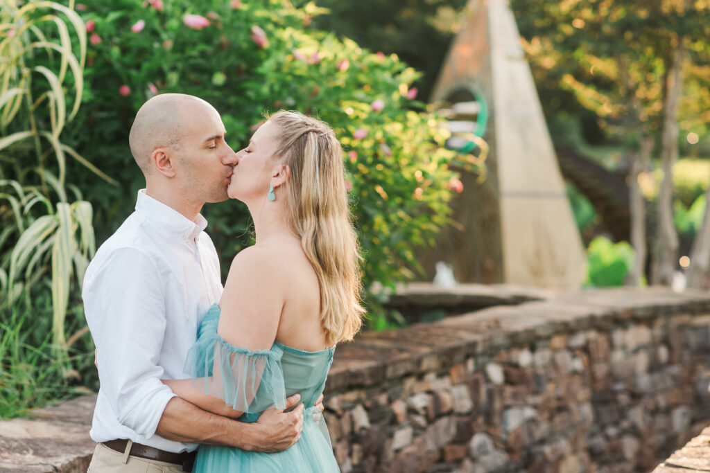 couple kissing at Lewis Ginter Botanical Garden