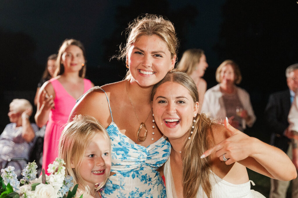 bouquet toss at Cousiac Manor