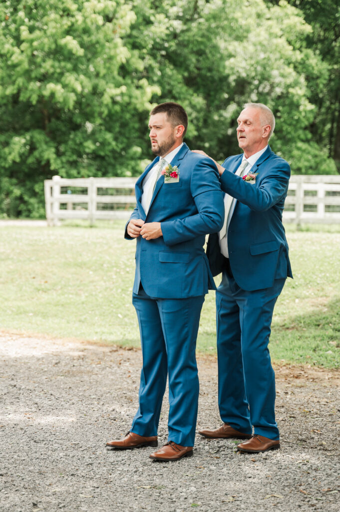 Groom’s dad help groom get ready 