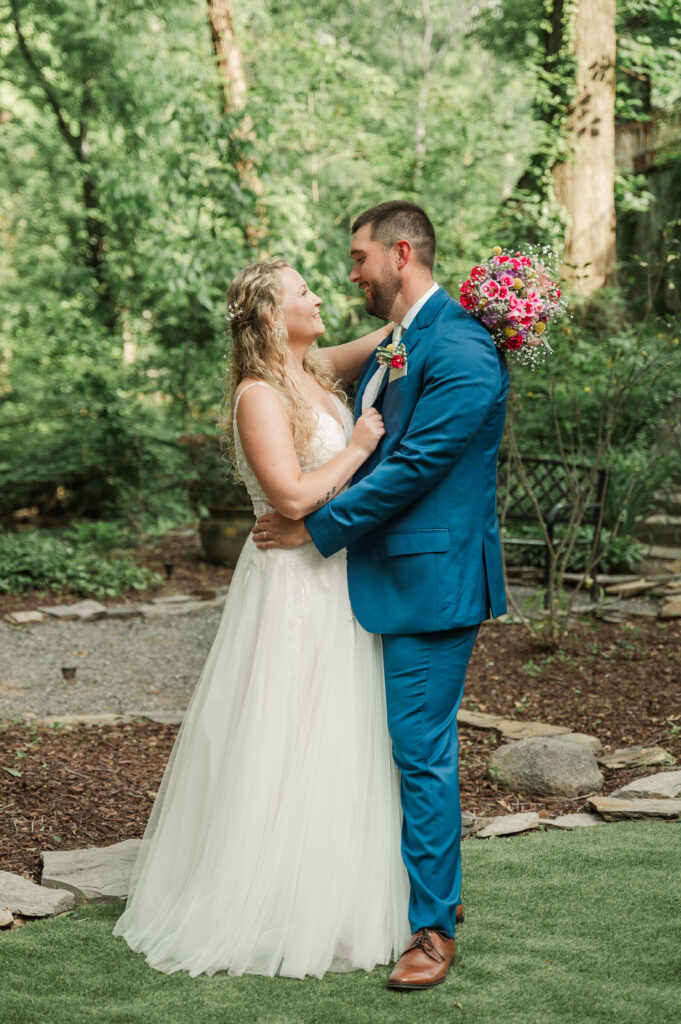 Bride and groom portraits at the historic Robertson Homestead 