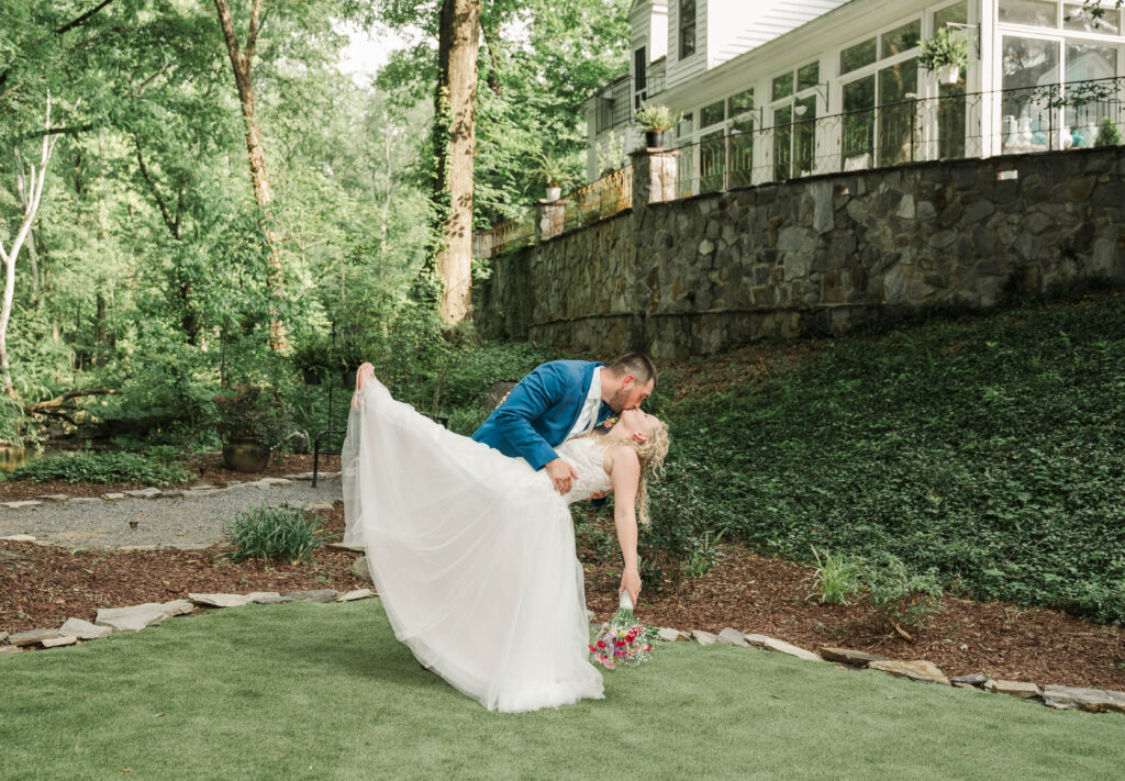 Bride and groom portraits at the historic Robertson Homestead 