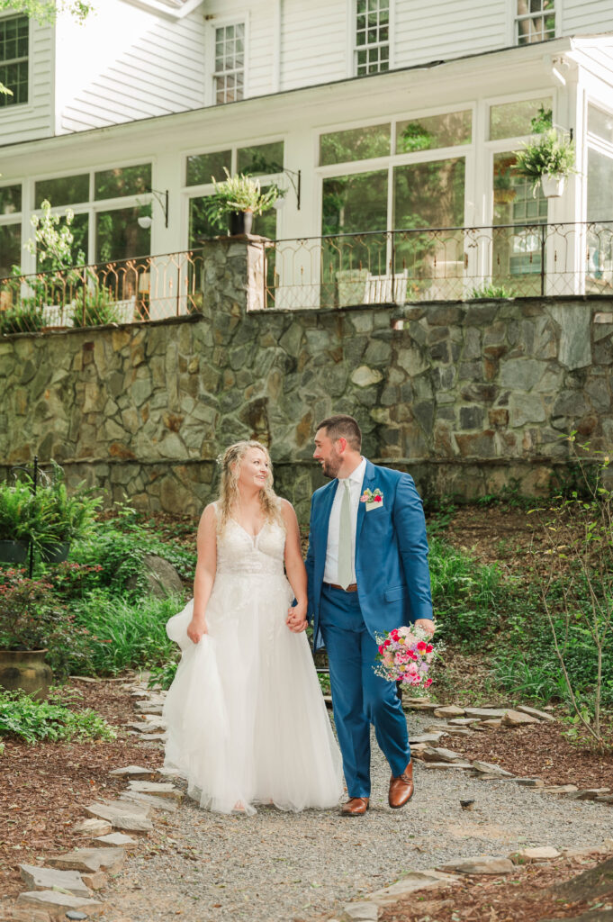 Bride and groom portraits at the historic Robertson Homestead 