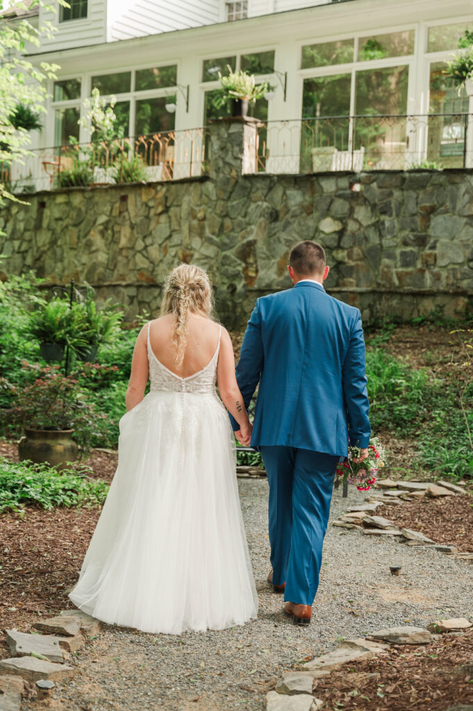 Bride and groom portraits at the historic Robertson Homestead 