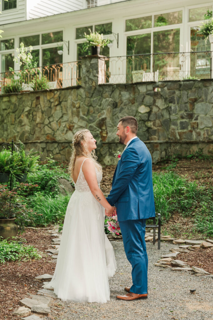 Bride and groom portraits at the historic Robertson Homestead 