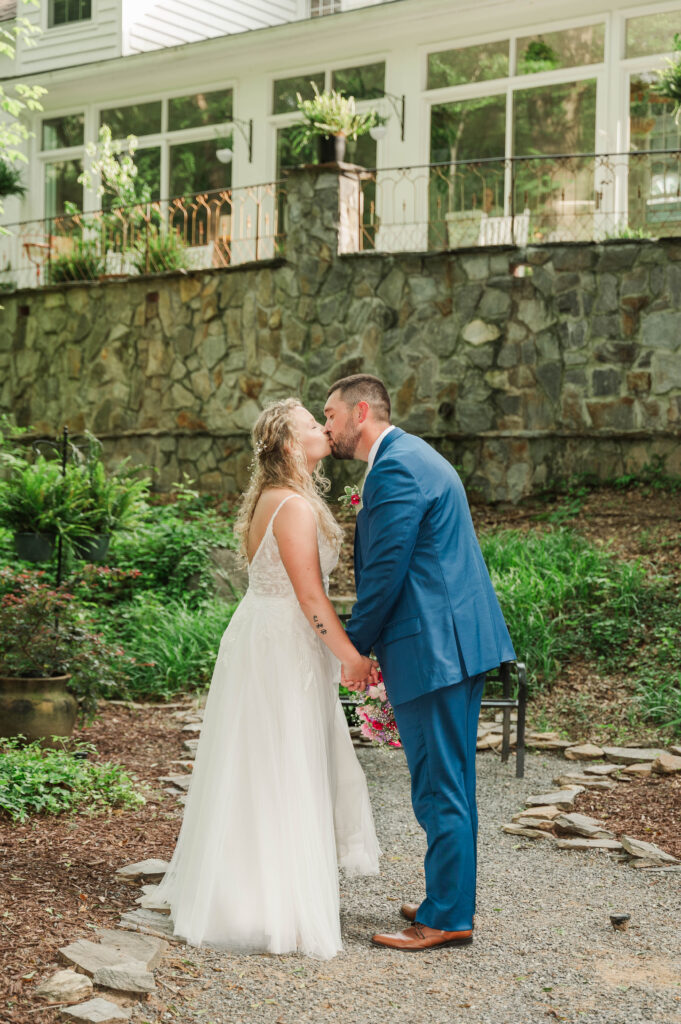 Bride and groom portraits at the historic Robertson Homestead