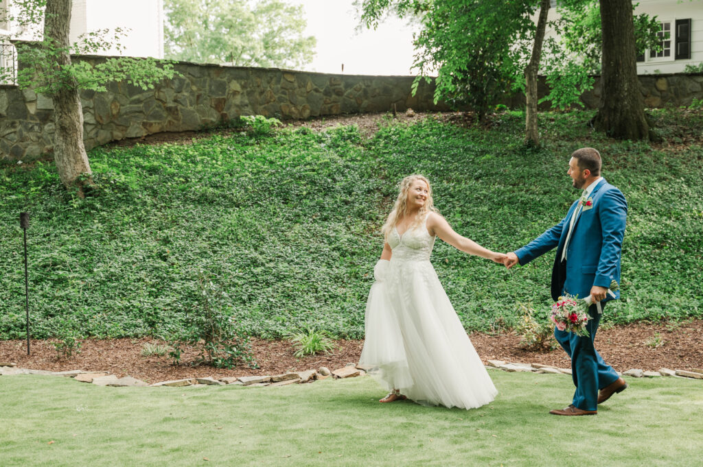 Bride and groom portraits at the historic Robertson Homestead 