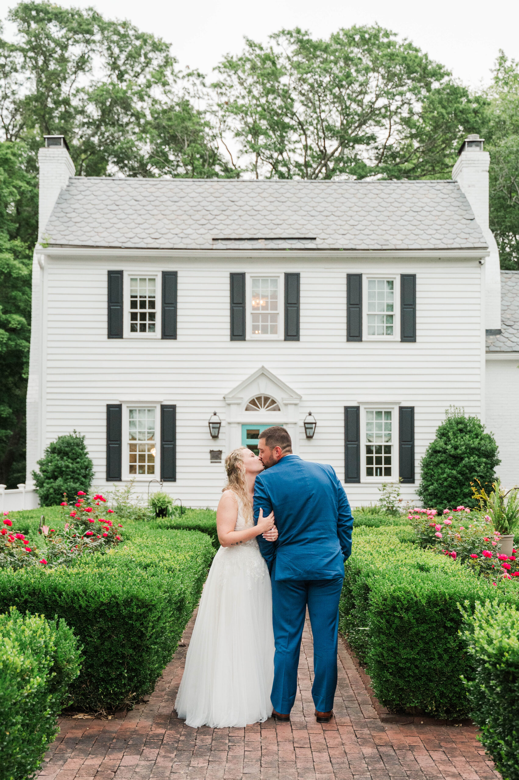 Bride & Groom Portraits The Historic Robertson Homestead