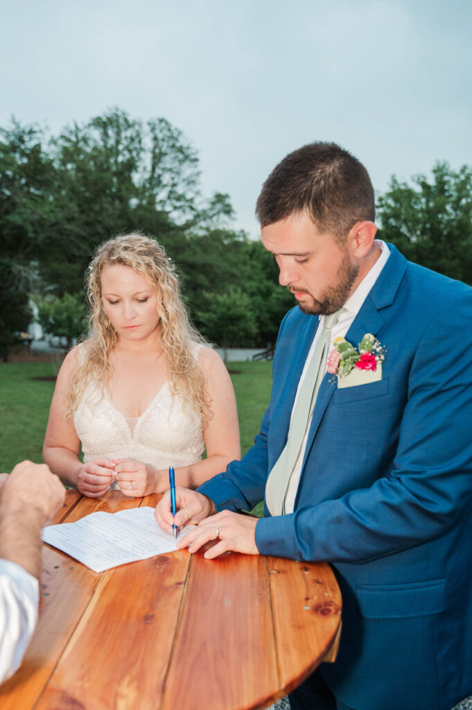 Couple signing the marraige certificate