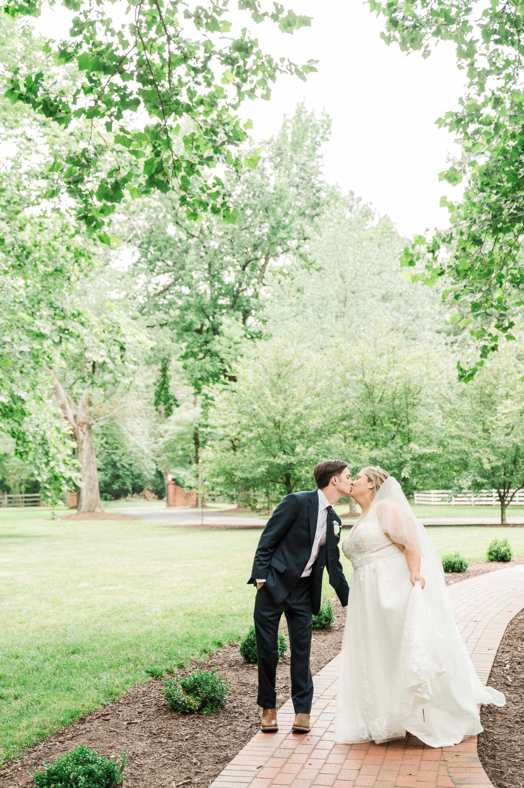 bride & groom portraits at Virginia Cliffe Inn