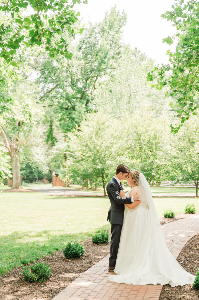 bride & groom portraits at Virginia Cliffe Inn