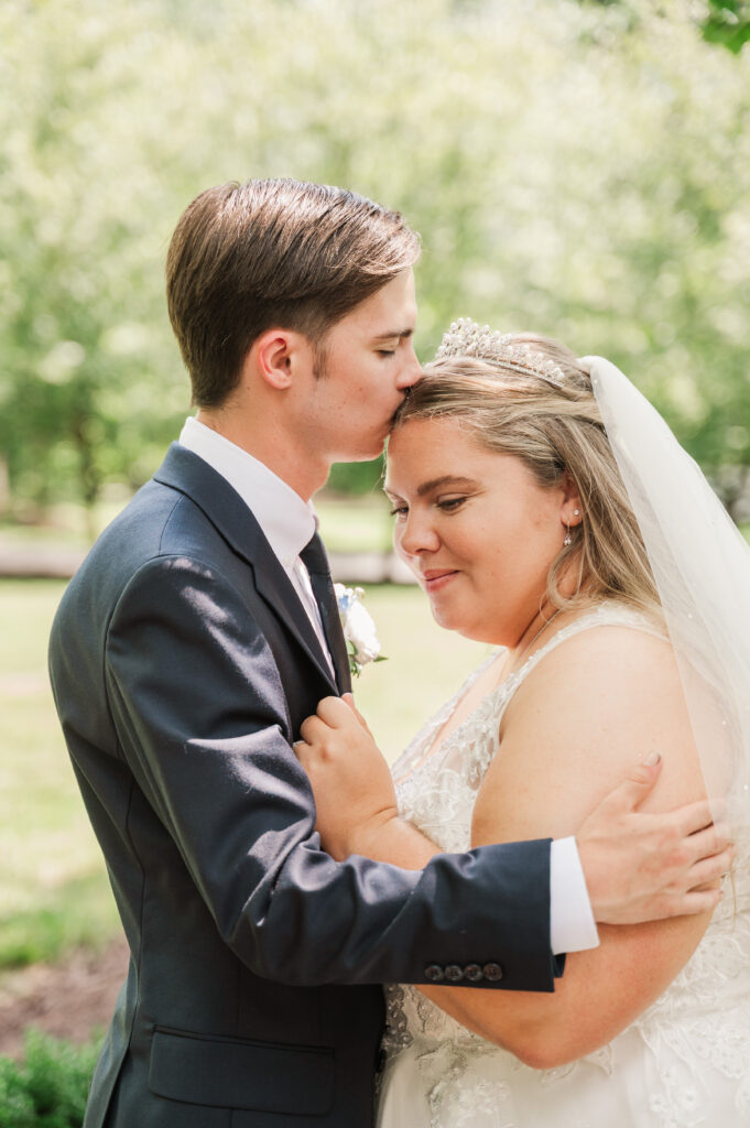 bride & groom portraits at Virginia Cliffe Inn