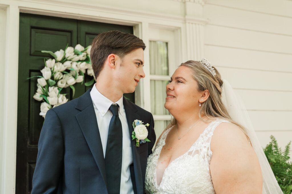 bride & groom portraits at Virginia Cliffe Inn