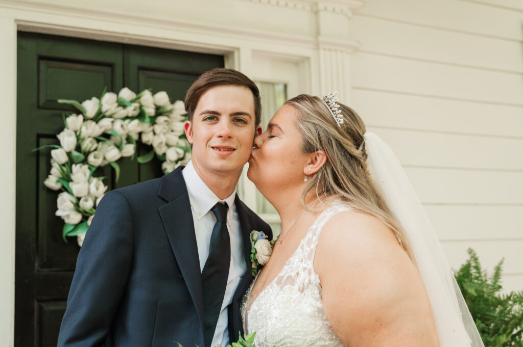 bride & groom portraits at Virginia Cliffe Inn