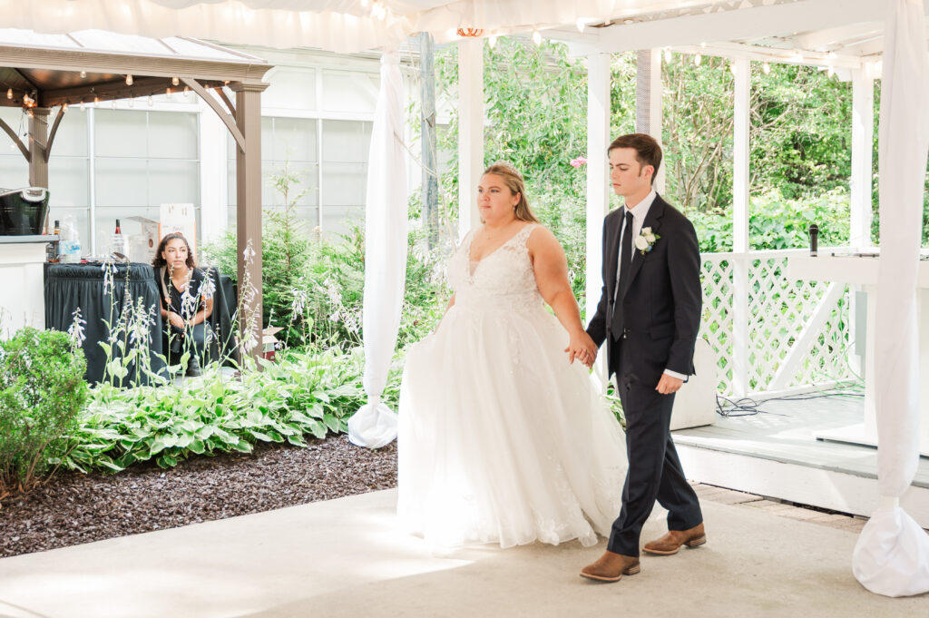 bride and groom first dance