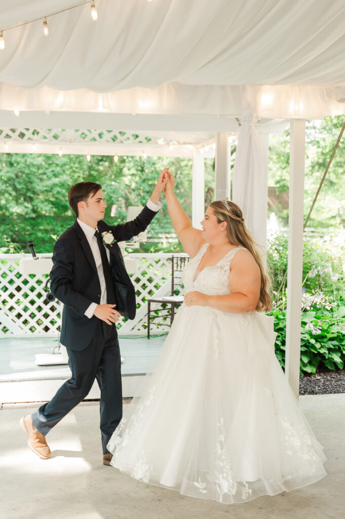 bride and groom first dance