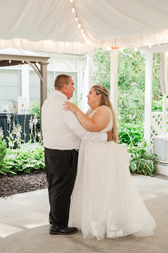 bride and fahter dance