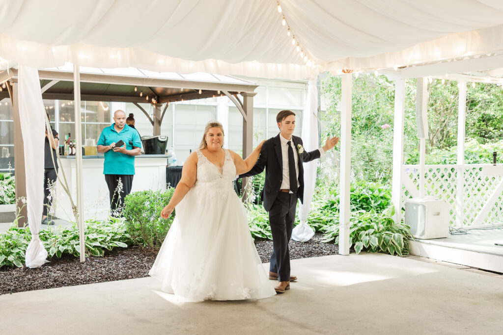 bride and groom first dance