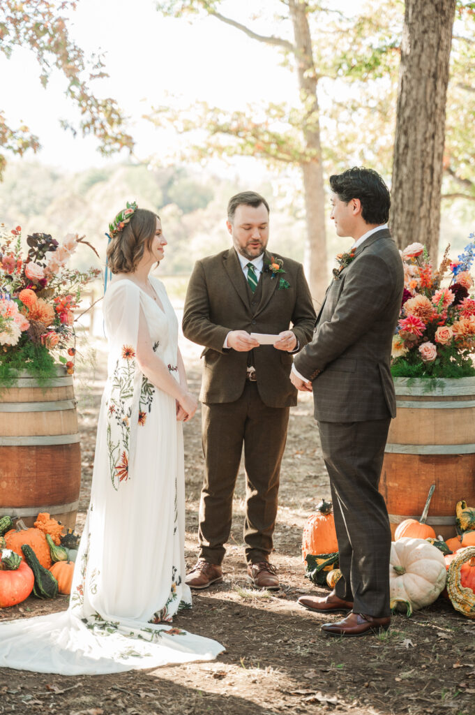 wedding ceremony at Knight's Gambit Vineyard