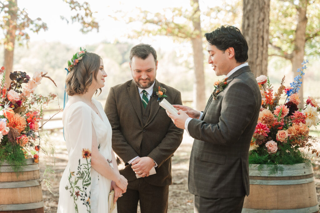 wedding ceremony at Knight's Gambit Vineyard