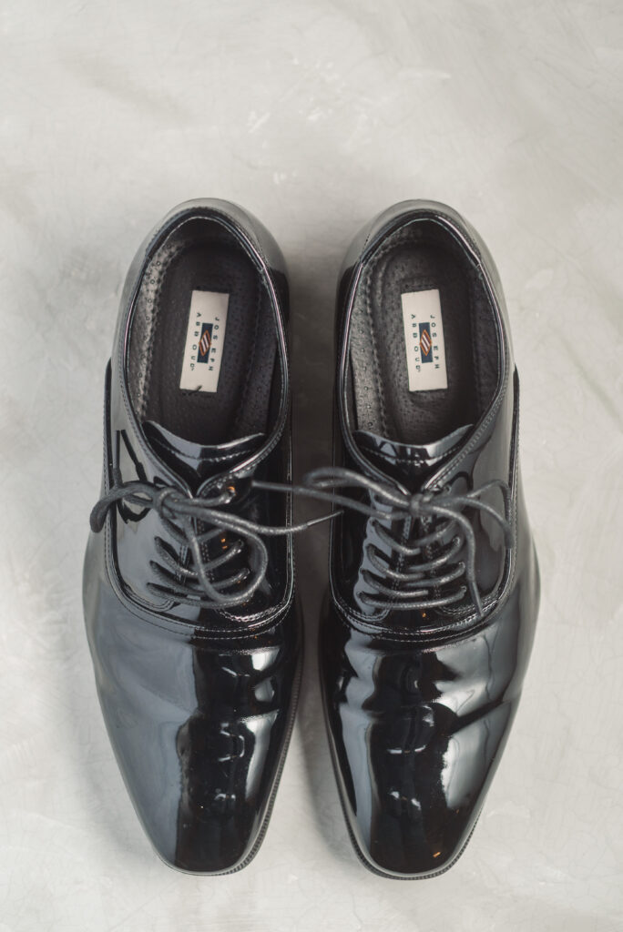 groom's shoes