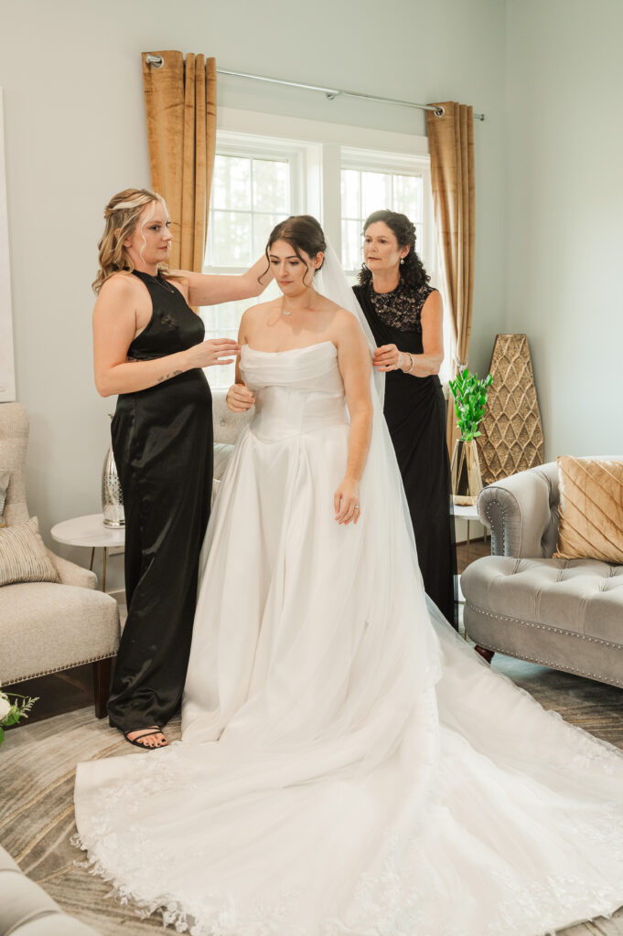 bride putting on veil