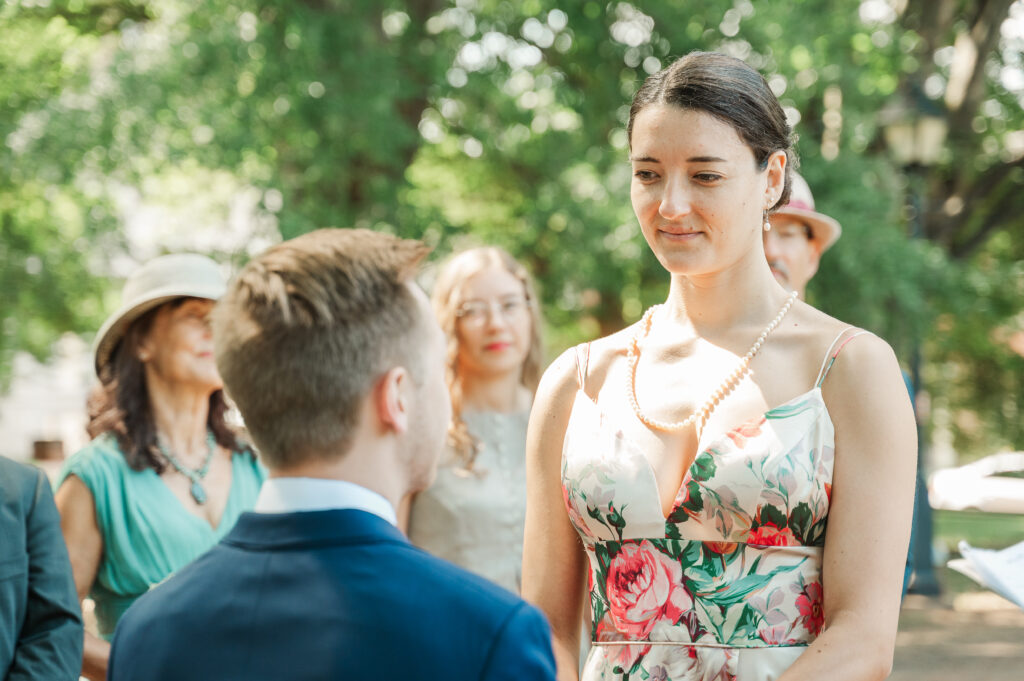 close-up-of-couple-during-charlottesville-courthouse-elopement