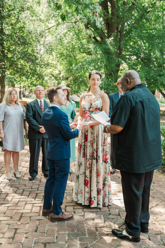charlottesville-circuit-court-elopement-ceremony-with-officiant