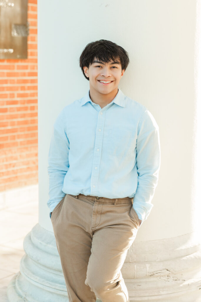 Senior Year Milestone Photos - leaning on column
