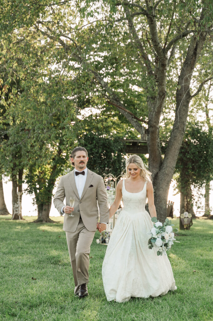 couple walking to cocktail hour