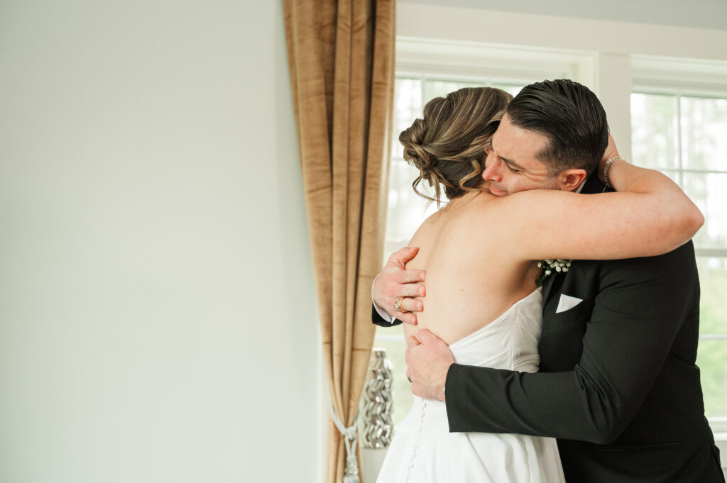 bride and brother first look